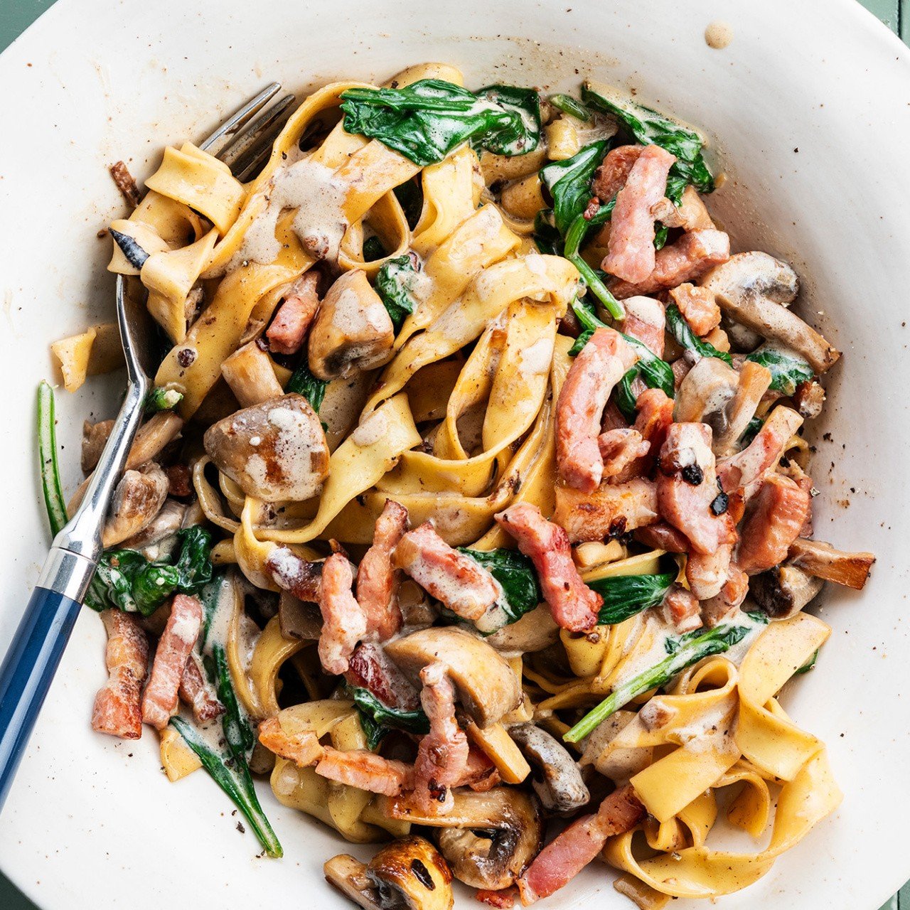 Tagliatelle met spek, champignons & roomsaus