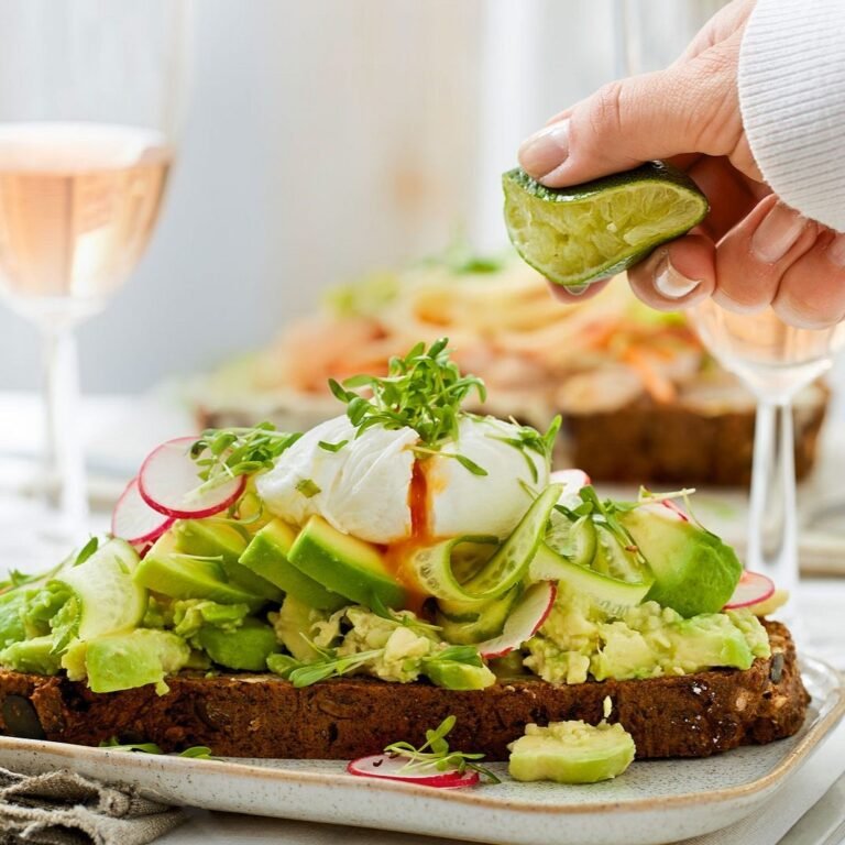 Avocadotoast met gepocheerd ei