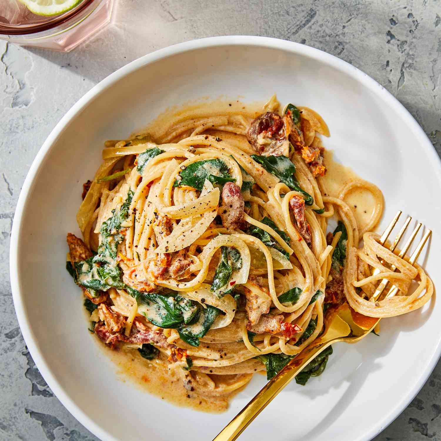 Pasta met spinazie en spekjes