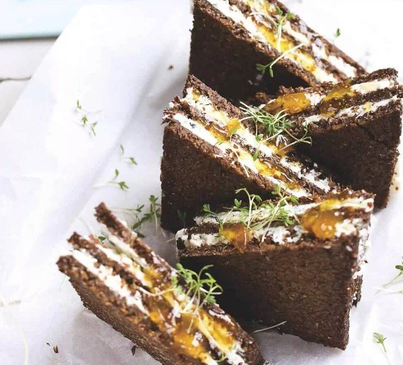 Roggebroodjes met katenspekmousse