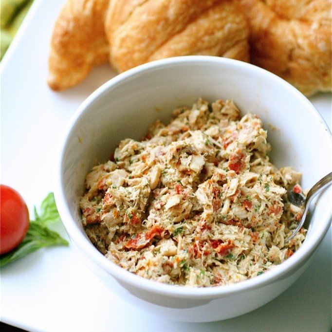 Tonijnsalade met zongedroogde tomaat