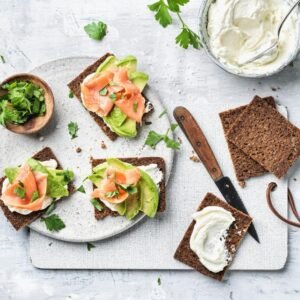 Zalm met avocado en mierikswortelcreme