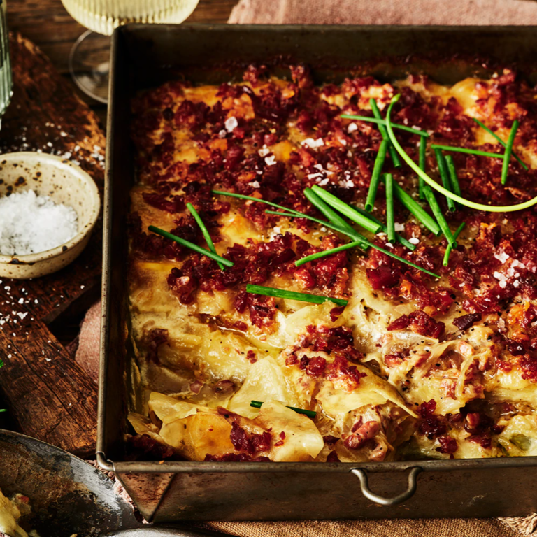 Aardappelgratin met pancetta & karamel-uien