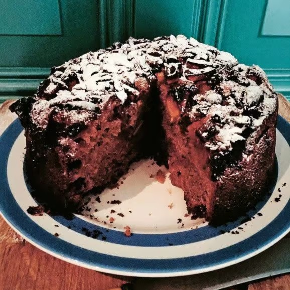 Appel-rum-rozijnencake