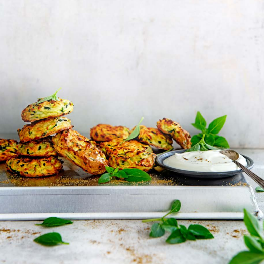 Courgettekeftedes met kruiden & knoflookyoghurt