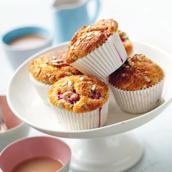 Frambozen-bananenmuffins met een krokant laagje