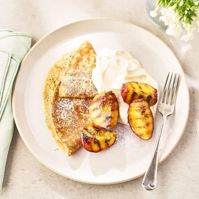 Gegrilde perziken met crêpes