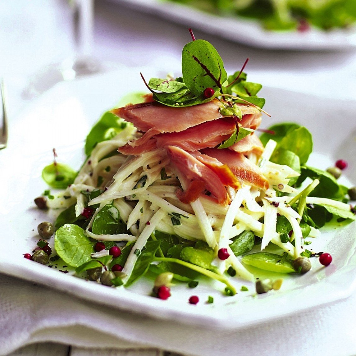 Gerookte forel op waldorfsalade