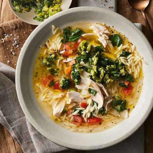 Kippensoep met groenten, riso & gremolata