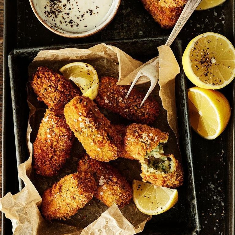 Kruidige aardappel-viskroketjes met citroen-aioli