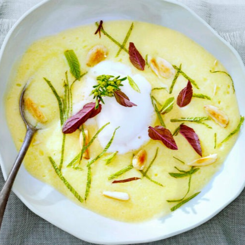 Mangosoep met kokos & geroosterde amandel