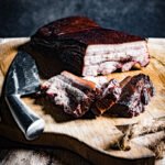 Op appelhout gerookt buikspek
