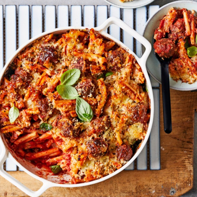 Pasta met gehaktballetjes al forno