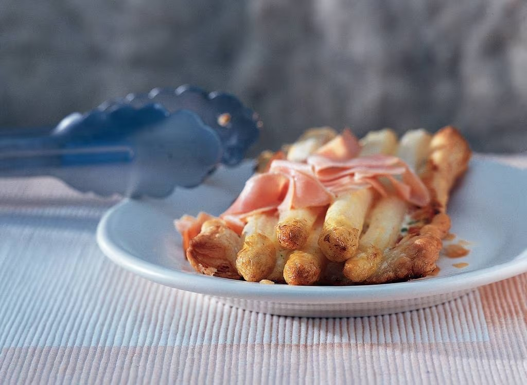 Plaattaartje met asperges & ham