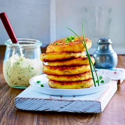Aardappelpureekoekjes met kruidendip