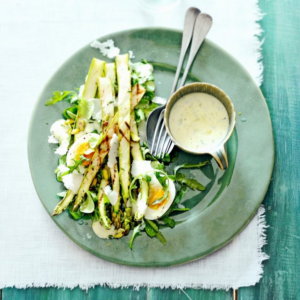 Salade van geroosterde groene asperges met pistache & citroen-tijmdressing