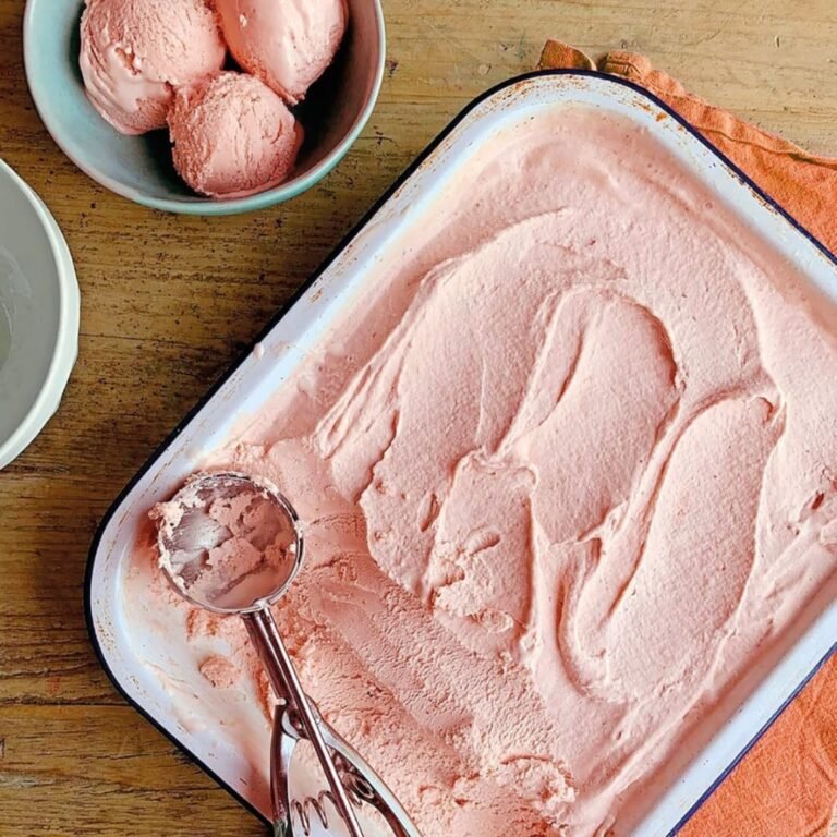Aardbeienroomijs