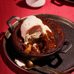Sticky toffee pudding met appel