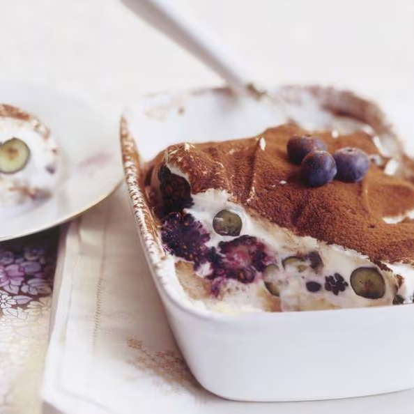 Tiramisu met blauwe bessen