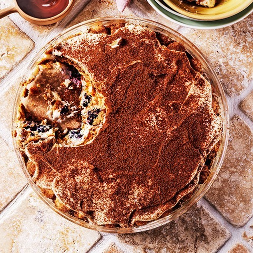 Tiramisu met bramen & chocoladesaus