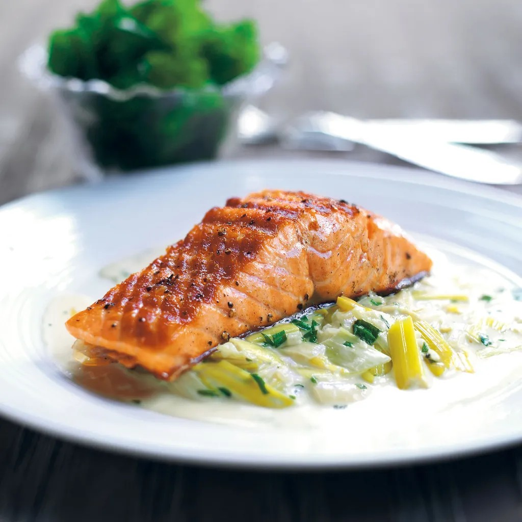 Zalm met riesling-mosterdbechamel & prei