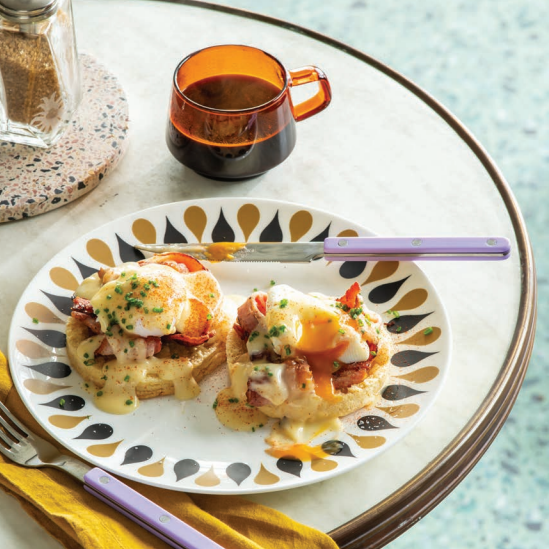 Biscuit eggs benedict