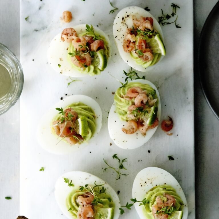 Gevuld ei met avocadocrème