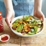 Chinese scrambled eggs met zwarte bonen en courgette