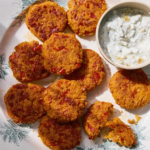 Couscousfritters met yoghurt met ingelegde citroen