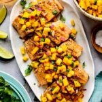 Geroosterde zalm met mango-abrikozensalsa