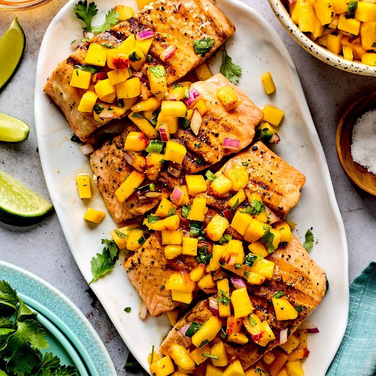 Geroosterde zalm met mango-abrikozensalsa