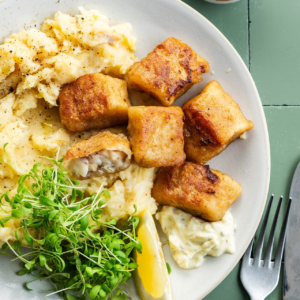 Fish nuggets met knolselderij-aardappelpuree & tartaarsaus