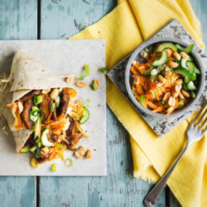 Kiptortilla’s met teriyaki & wortelsalade