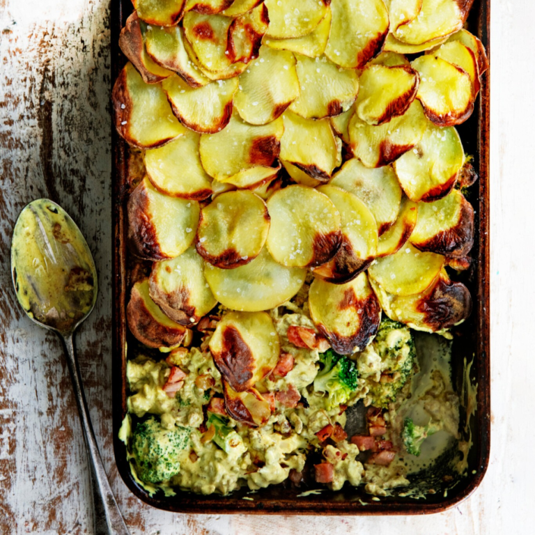 Ovenschotel met gehakt, broccoli met aardappeldakje