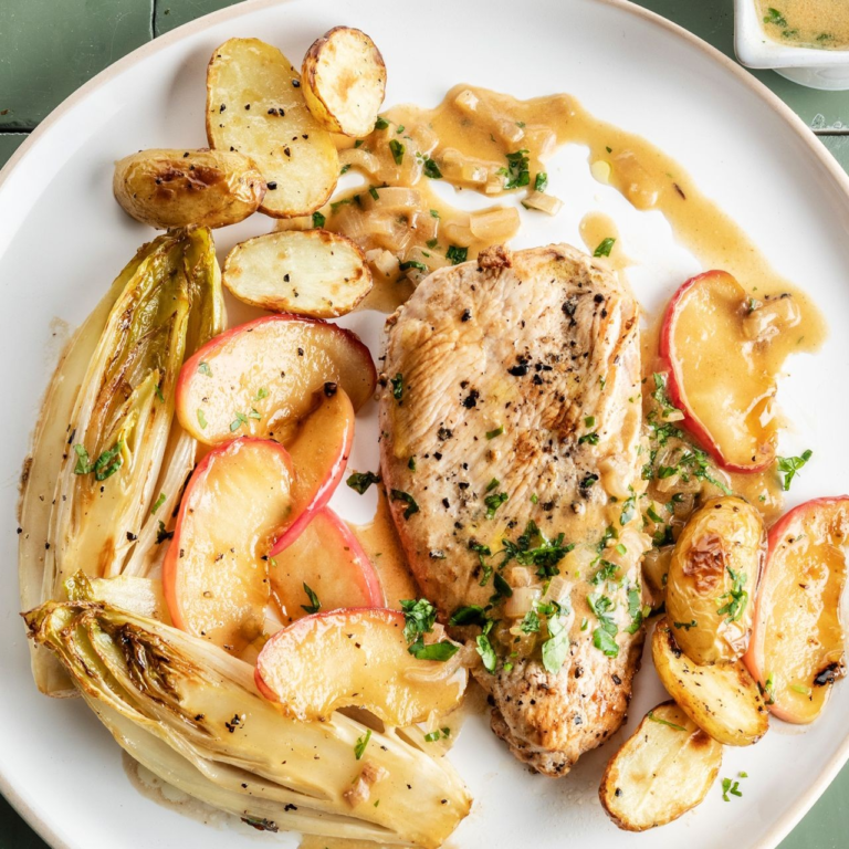 Kipfilet met mosterd-champignonsaus & gekaramelliseerde appel