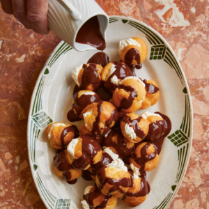 Profiteroles met chocoladesaus