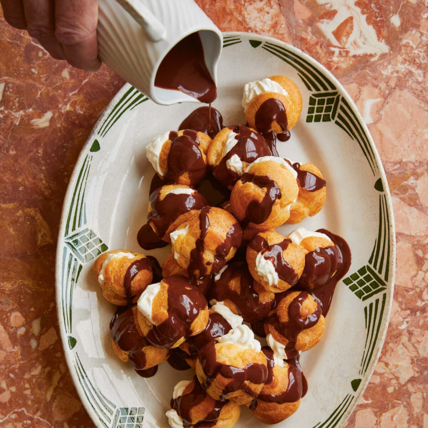 Profiteroles met chocoladesaus