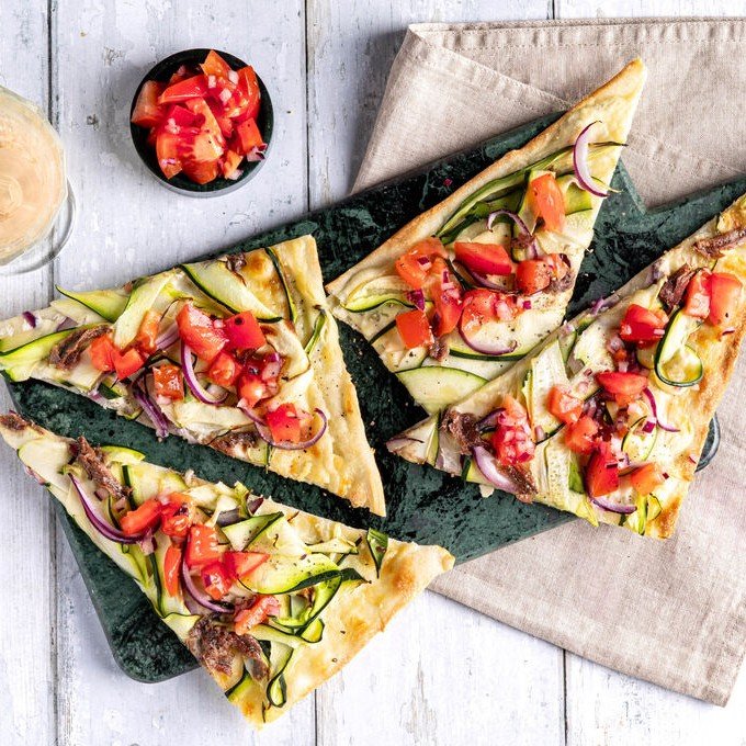 Flammkuchen met groente & ansjovis