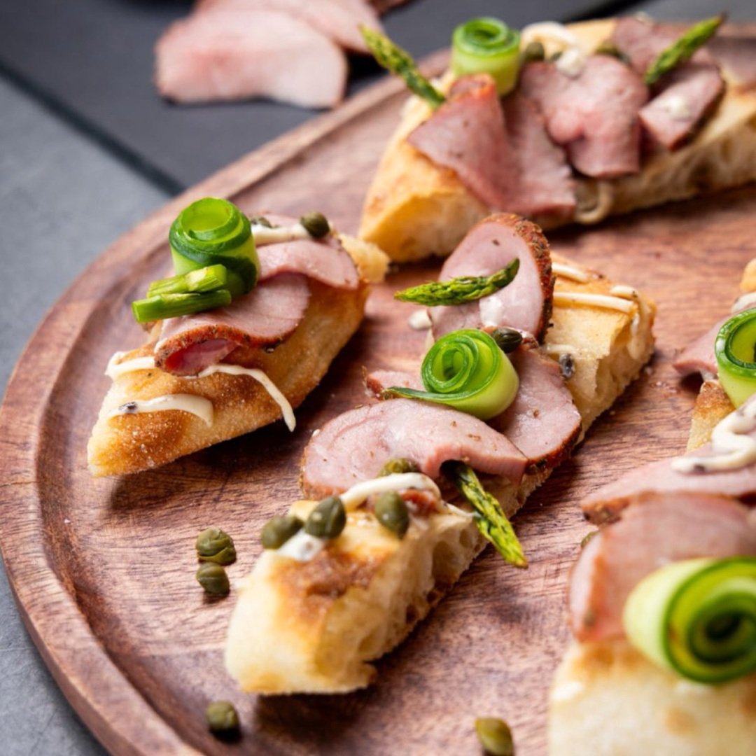 Pinsa vitello tonnato