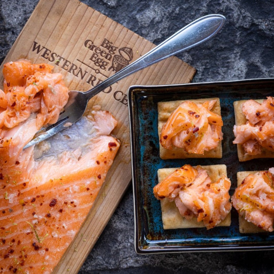 Op cederhout gerookte plukzalm