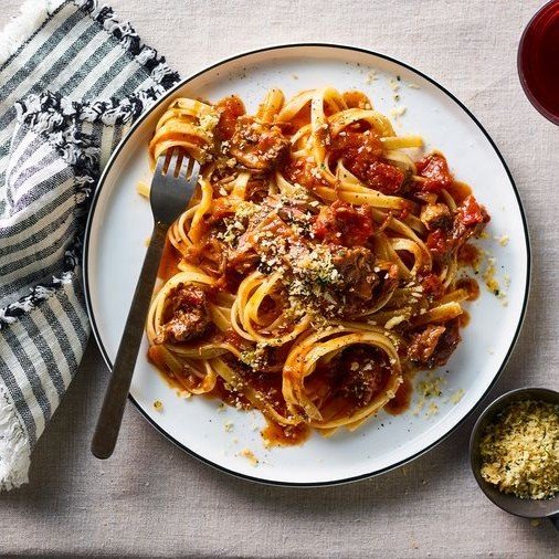 Tagliatelle met gestoofde sucade & pangrattato