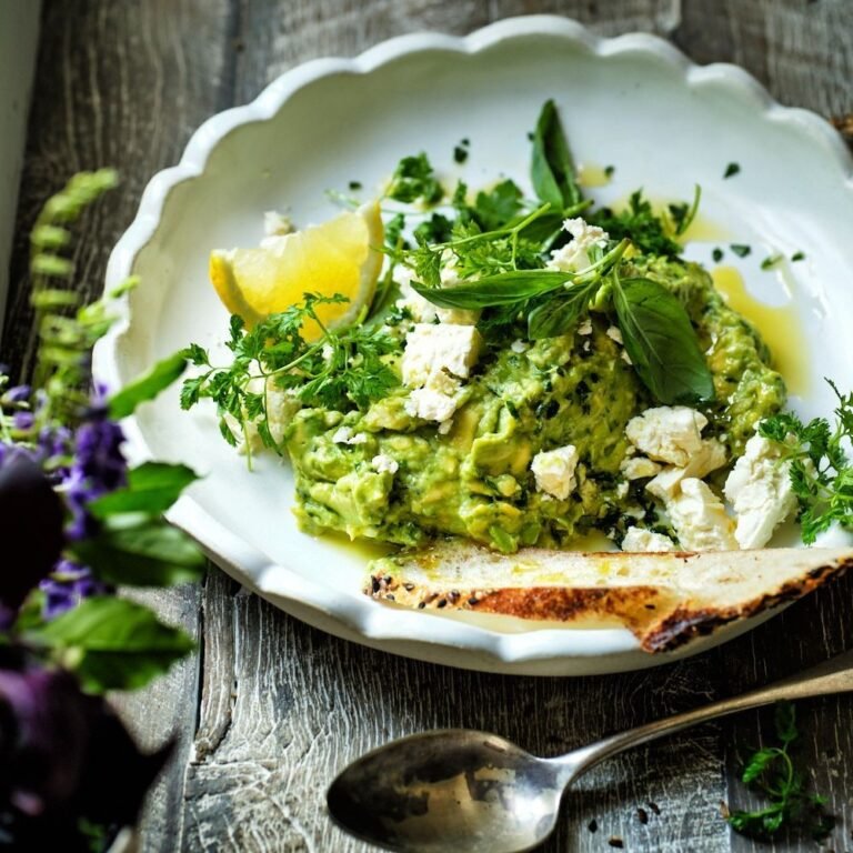 Avocadodip met groene kruiden