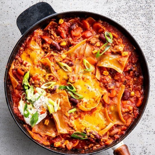 Mexicaanse one pot lasagne met wortel, paprika en cheddar