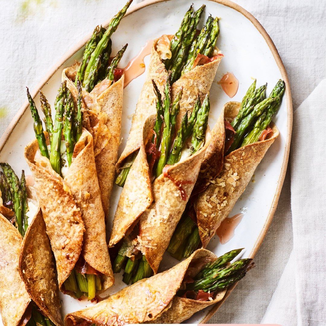 Pakketjes met mini asperges en parmaham
