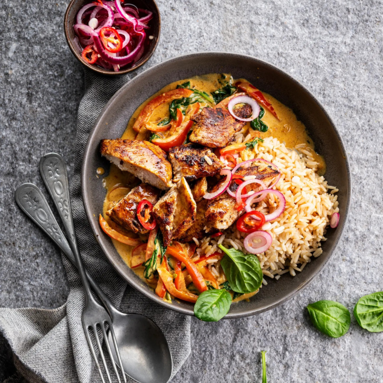 Romige kip peri peri met paprika en spinazie