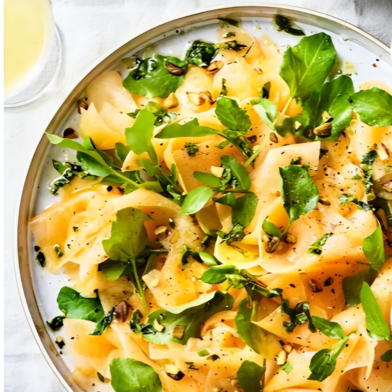 Meloensalade met pistache en basilicum-dragondressing