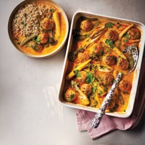 Thaise-currytraybake met kipgehaktballetjes