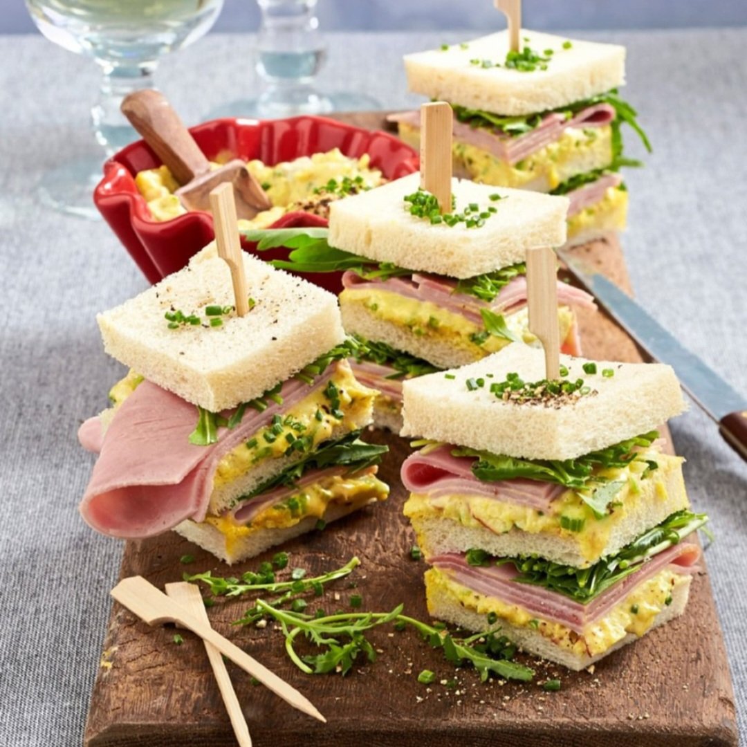 Sandwiches met appel-kerriesalade