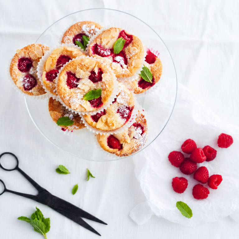 Financiers met frambozen