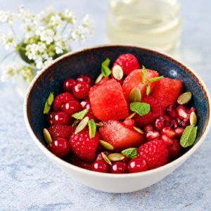 Rood fruit met vlierbloesemjenever